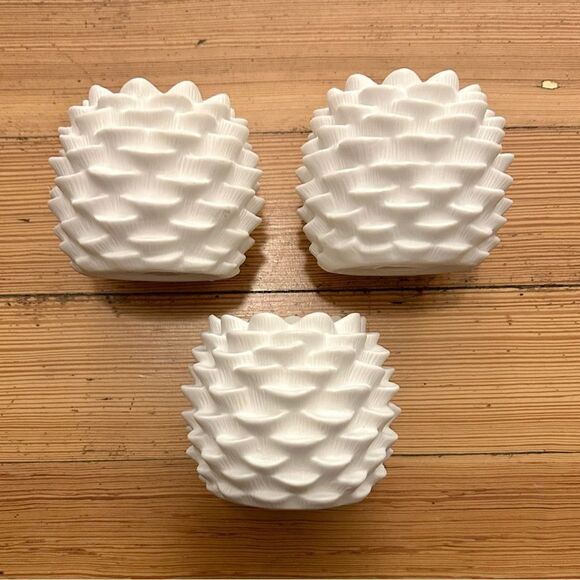 S/3 Ceramic Pinecone Tealight/ Votive holders. NWT.